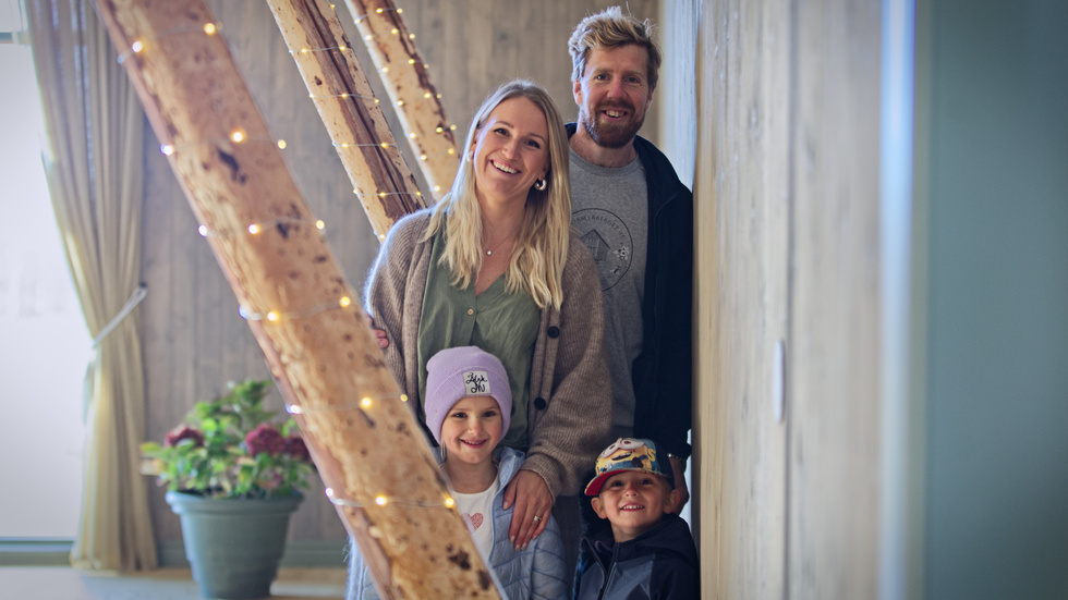 Familjen Pajala har bott in sig på gården i Stormyrberget. Störst fokus har renoveringen av ladan tagit. "Det bodde både svalor och andra djur där inne", säger Magdalena Pajala.