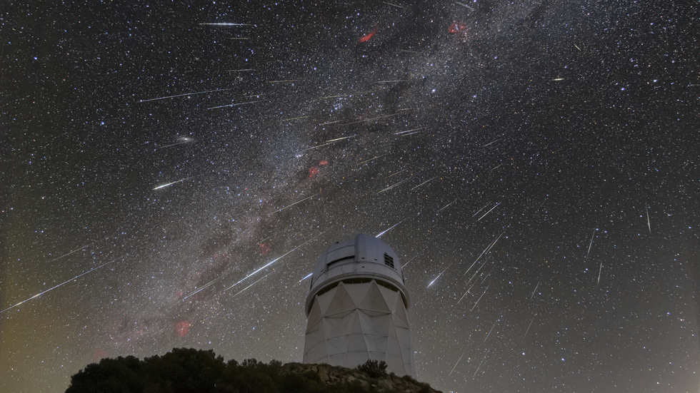 En meteorskur från Geminiderna vid Kitt Peak-observatoriet i Arizona, USA, i fjol. Arkivbild.