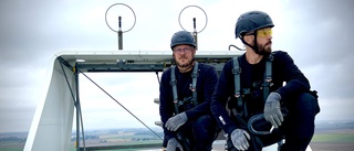 Här är Patrik och Fredriks udda jobb – 97 meter upp i luften