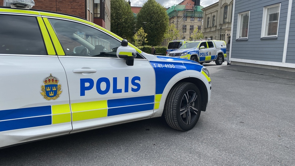 Polisen larmades till bråket på Fristadsskolan. Nu har en pojke åtalats.