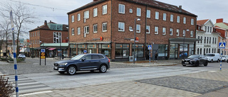 Körfält stängs av på centrala gatan i Motala – brunn ska bytas ut