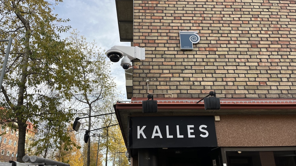 Polisen har nu satt upp bevakningskameror på utsatta och brottsbelastade områden i Piteå, bland annat vid entrén till Kalles krog.