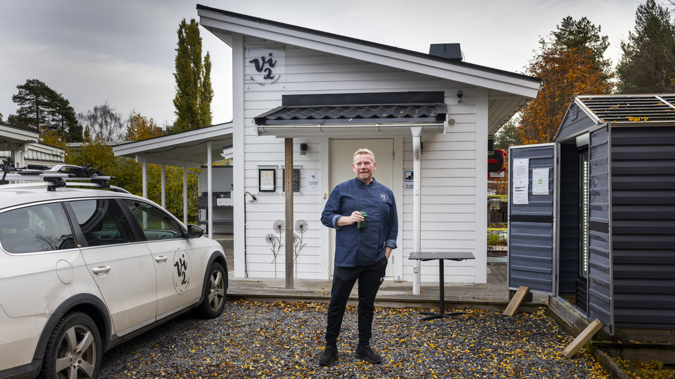 Anders Larsson skapade sitt företag hemma på villatomten på Bergnäset. I ett vanligt villakvarter har han byggt upp ett 
fullt utrustat restaurangkök i ett utbyggt Attefallshus på 40 kvadratmeter.