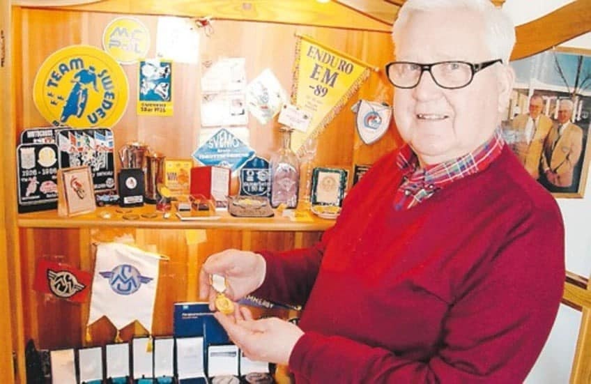Carl-Erik "Calle Cross" Gustafson har dött efter en kort tids sjukdom. Han blev 84 år gammal.