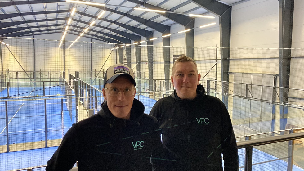 Varamon padel center, VPC, har nya ägare sedan årsskiftet och satsar nytt för att skapa ännu mer liv i sin hall på Agneshög. Martin Johansson och Martin Linder driver nu VPC framåt, som ägare till hälften var.