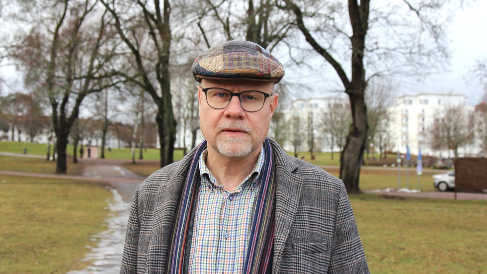 Jonas Segersam (KD) kräver nu en lista över alla fastigheter kommunen äger, och hur många som står tomma.