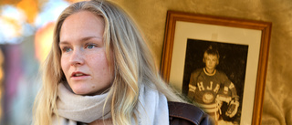 Dana, 23, höll om sin pappa när han tog sina sista andetag