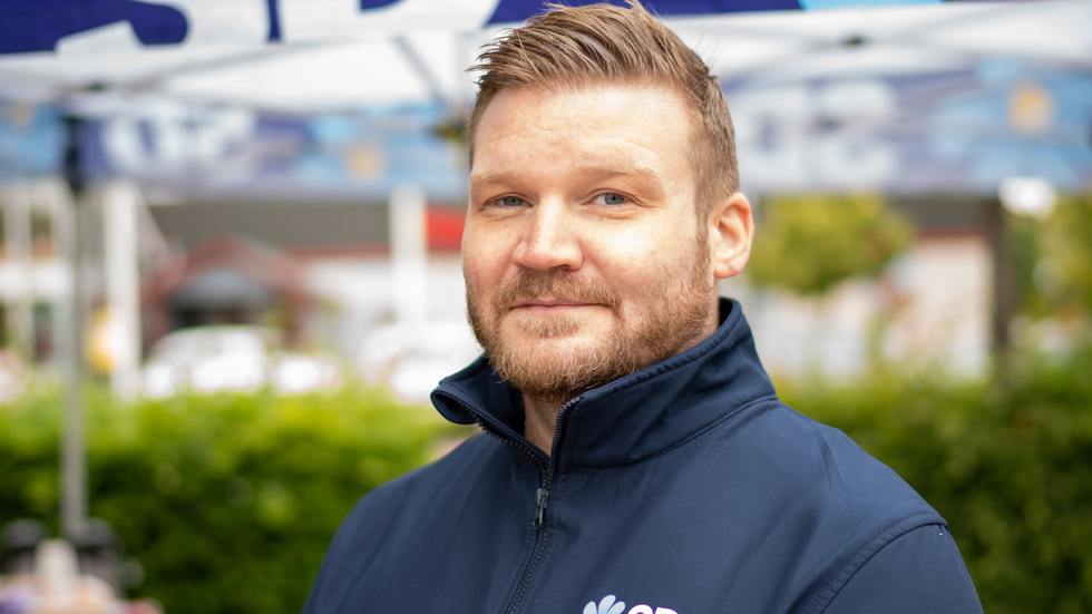 Joel Wåhlén, ordförande SD i Heby, anser att folkvalda partier som SD borde ha rätt att hyra in sig på Folkets hus eftersom de får bidrag av kommunen.