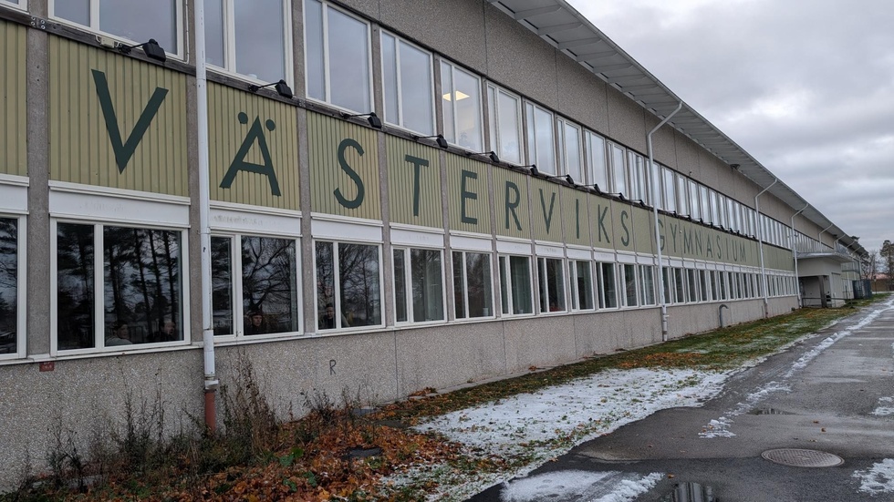 På Västerviks gymnasium går det att som utomstående gå in genom huvudentrén. Något som Magnus Bengtsson förklarar beror på att man vill att skolan ska vara en inbjudande plats.