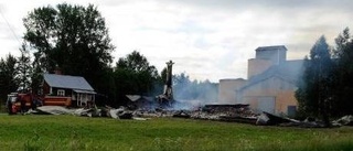 Villa totalförstörd i brand