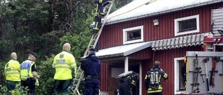 Massiv rökutveckling totalförstörde villa