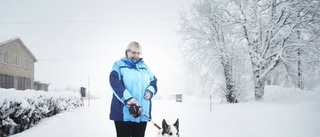 Låg i snön och väntade på ambulans i två timmar