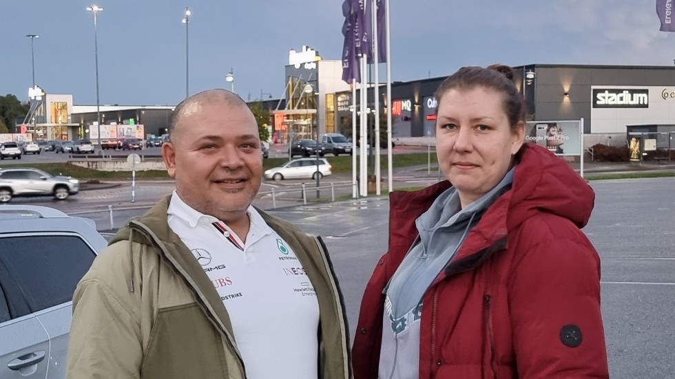Abdelrawaf El Gadaini, kallad Rafi, ingrep under händelsen i gallerian på söndagen. "Det var världens kaos", säger flickvännen Elin Sandell som också var med på platsen.