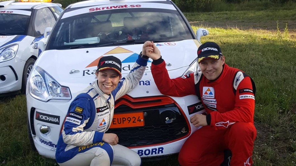 VINNARE. Kartläsare Sofie Lundmark och förare Andreas Sjölander tog SM-guld i rallysprint.