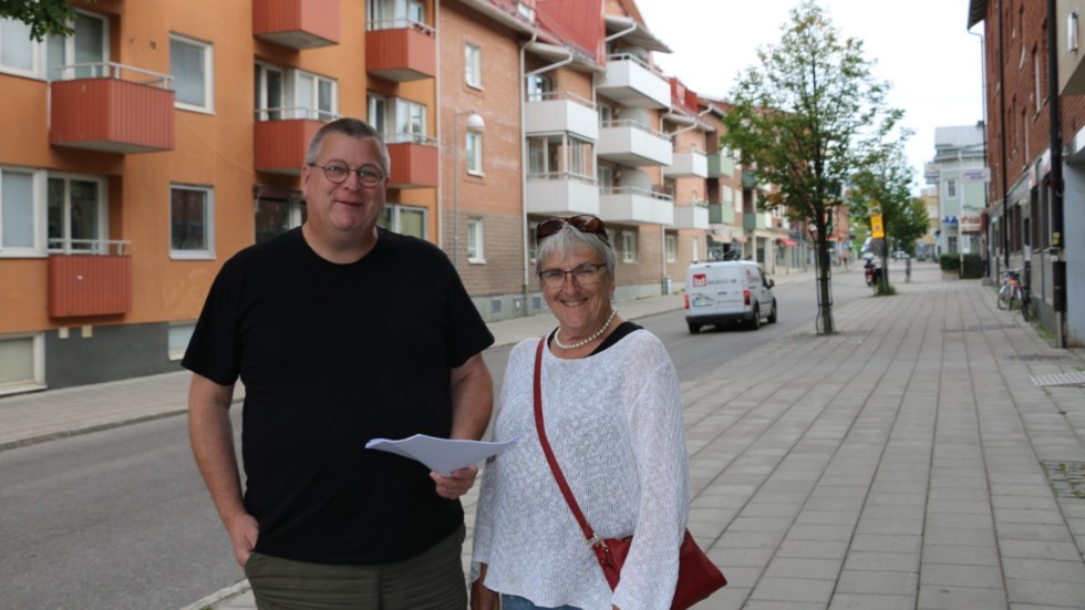 Mikael Ferm är projektledare för det åtgärdsprogram som kommunen nu håller på att ta fram för att minska luftföroreningarna i centrum. Brith Fäldt (V), ordförande i samhällsbyggnadsnämnden, sitter med i styrgruppen. "Vi tror att de åtgärder som föreslås kommer att räcka", säger hon.
