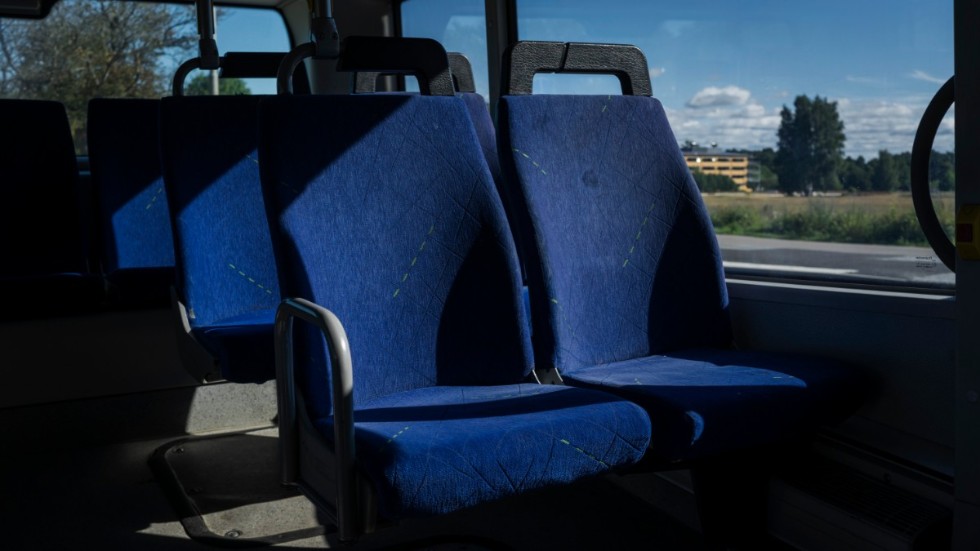 Chauffören hade sagt att han skulle ringa polisen efter att mannen kissat på bussen men blev då hotad till livet. (Genrebild)
