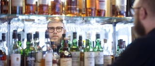 Lokala kocken Andreas Wallgren bytte sida – nu startar han whiskysällskap i Nyköping