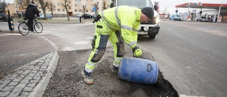 Lång väntan på att få groparna lagade efter vattenläckan