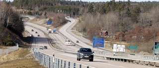 Trafikverket söker påkörd varg efter larm till polisen