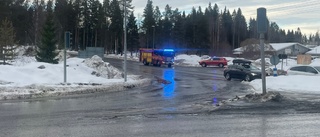 Trafikolycka på E4 i Skellefteå – en till sjukvård