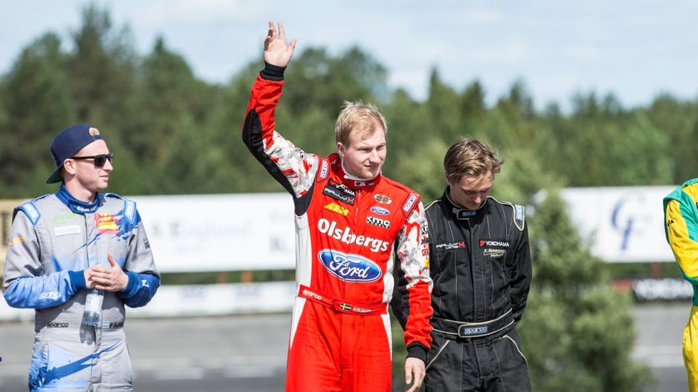 YNGST OCH FÖRST. 19-årige Kevin Eriksson satte kon­kurrenterna på plats när han körde hem segern i Supercar.