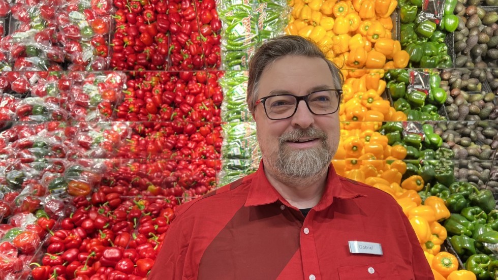 Gabriel Purbe är vice vd och ansvarig för att sätta priser på Ica Maxi Stenhagen i Uppsala.