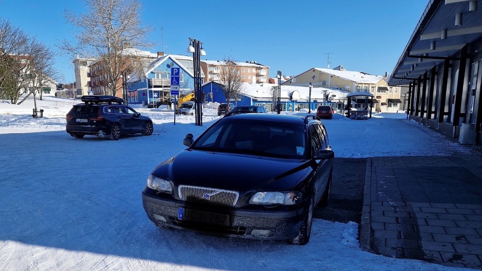 "Kalixborna vill köra fram till butiksdörren", säger Christer Wallin, vd på Kiab, och skickar en färsk bild från morgonen på en bil som står felparkerad alldeles utanför gallerian.