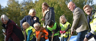 Här tar barnen första spadtaget till Sagolundens förskola