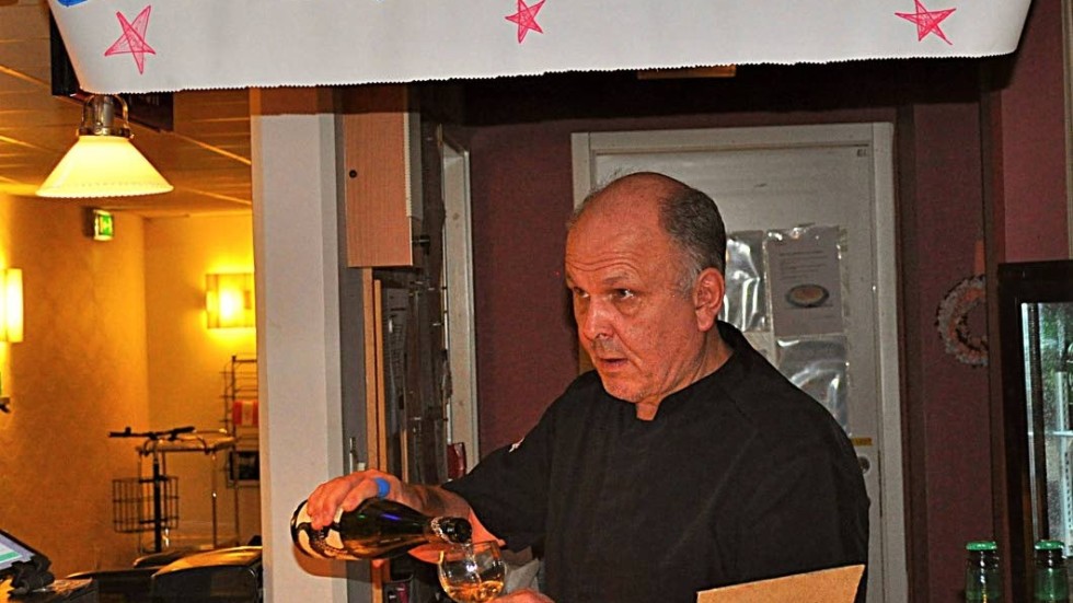 Bosses pub höll öppet hela kvällen.