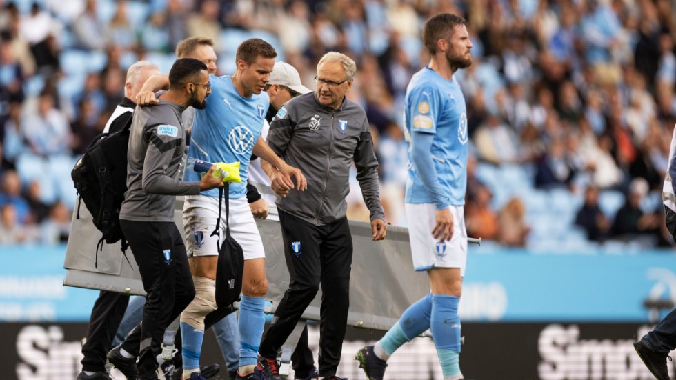 Malmö FF-försvararen Niklas Moisander, 36, skadade sig illa mot Norrköping. En första undersökning tyder på att det främre korsbandet i högerknäet har gått av.
