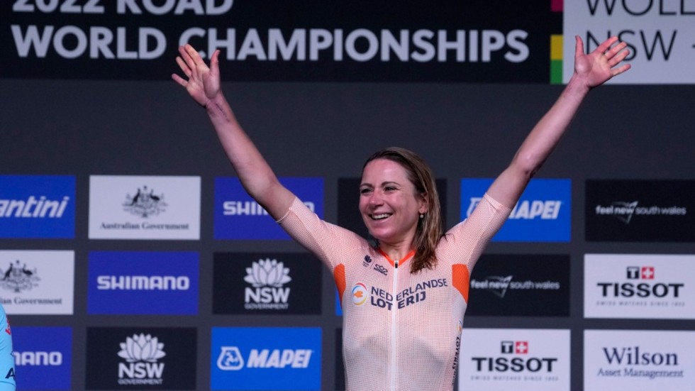 Annemiek van Vleuten vann VM-guld i damernas linjelopp.