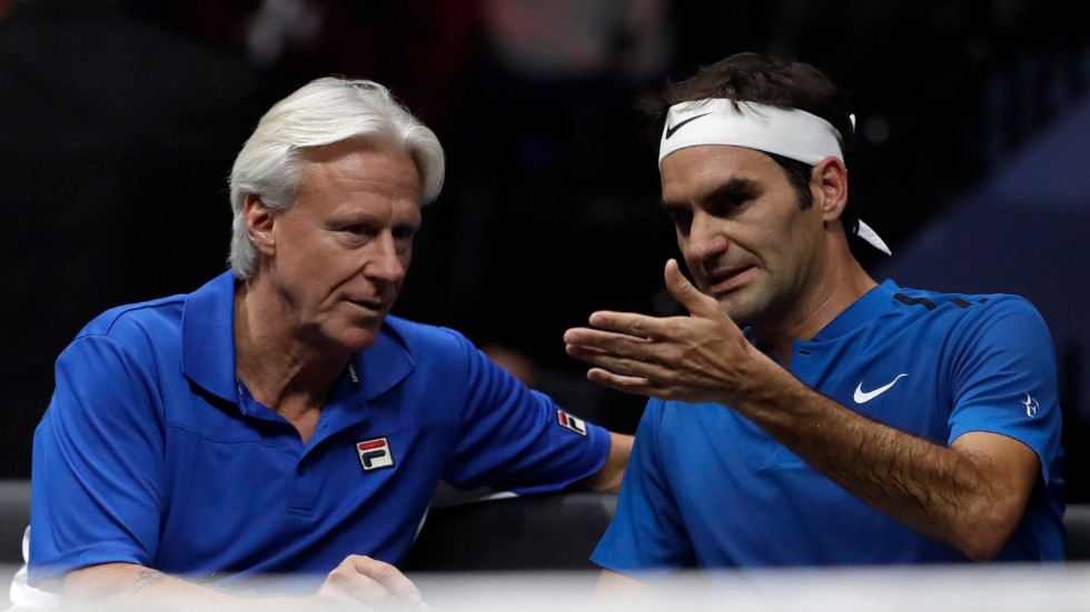 Roger Federer, till höger, med lag Europas nuvarande kapten Björn Borg. Arkivbild.