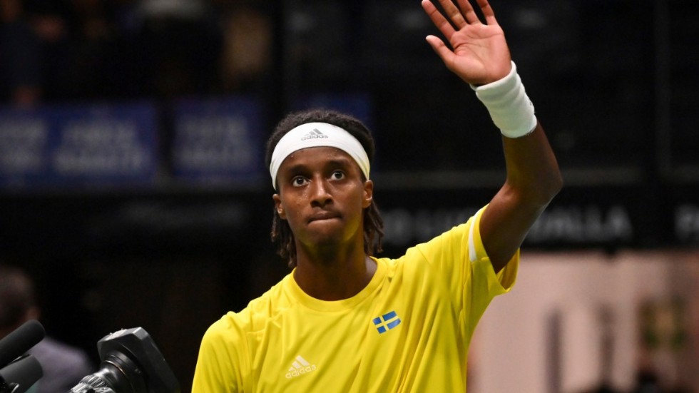 Mikael Ymers skrällseger mot världselvan Jannik Sinner hjälpte inte. Sverige är utslaget i Davis Cup-tennisen.