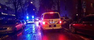 Brand i lägenhetshus - rökdykare på plats