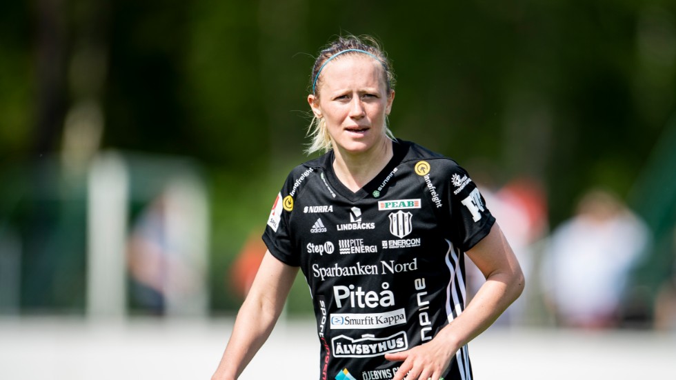 Lena Blomkvist och Piteå IF får vänta på nästa match. Hur länge är omöjligt att säga.