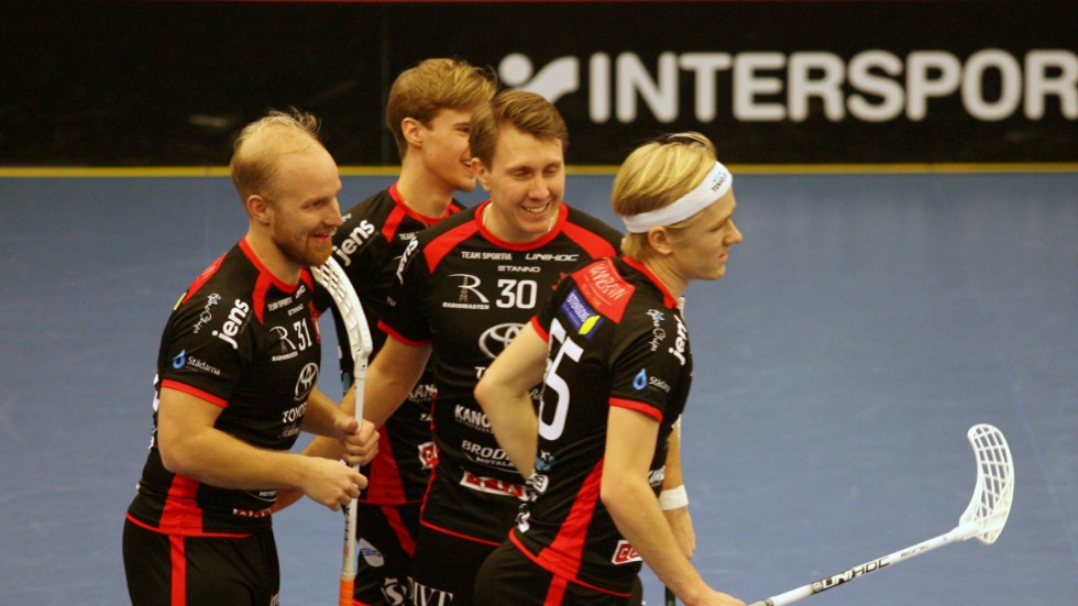 Solfjäderstaden kommer till årets julfest med fem raka segrar, här blev det 8-4 senast mot Jik ungdom i Jönköpings idrottshus. Nu kommer Hovslätt till Motala sporthall.