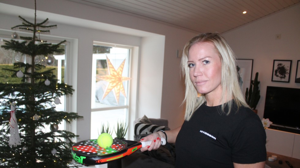 Josefin Arvidsson från Motala och Varamon bytte efter 30 år med fotboll sport till padel. Om de två favoritsporterna berättar hon och diskuterar i veckans Sportsnack som är årets sista.