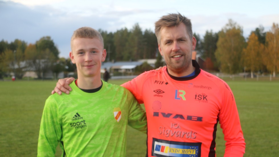 Tobias Hellström lämnar Hemmingsmark och pappa Andreas kliver in. (Arkivbild)