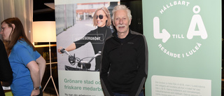 Roland tog cykeln till dansbanan   