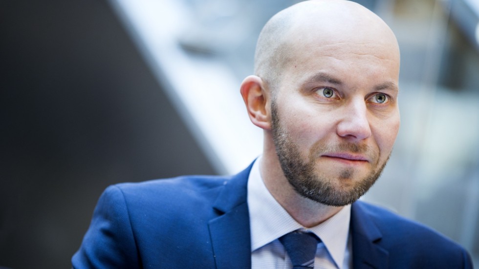Kommunalrådet Claes Nordmark (S) säger att de inte skriver på något avtal förrän förvaltningsrätten sagt sitt. 