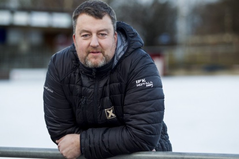 IFK Motalas klubbchef Pär Beckne går nu ned på 60 procent i tre månader. IFK:s två personer på kansliet går ned på deltid på grund av coronakrisen.
