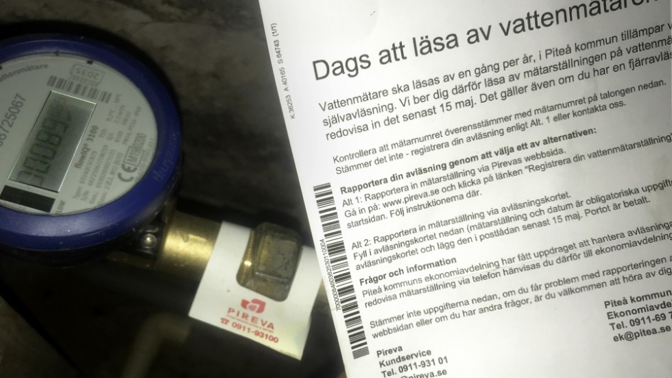 För en tid sedan började Pireva arbetet med att byta ut vattenmätarna. Den nya fjärravlästa varianten måste dock läsas av manuellt.