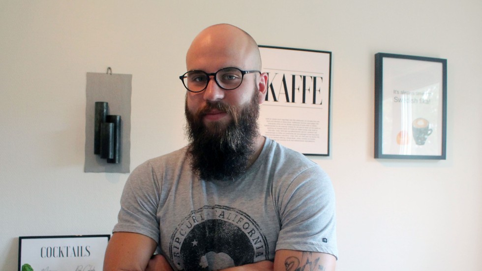 IFK Motalas anfallare Jonas Enander tycker att det är solklart kring Motalas bandyarena: "Isen måste bli bättre".