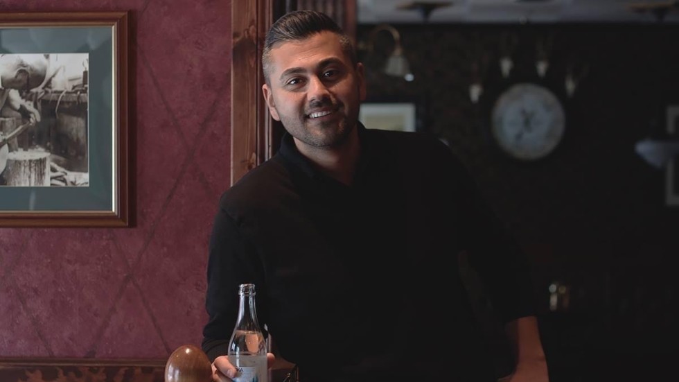 Krögaren Ali Haddadi driver restaurangerna Churchill Arms och Bierhuis på S:t Olofsgatan i city. 