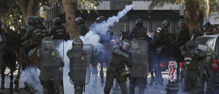 Polis gripen för övervåld vid protester i Chile