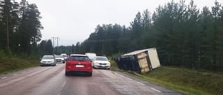 Lastbil i olycka på Storheden    