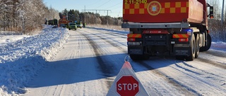 Två personer allvarligt skadade efter krock på Björkskataleden