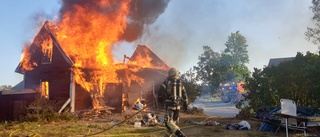 Ödehus blev övertänt i kraftig brand