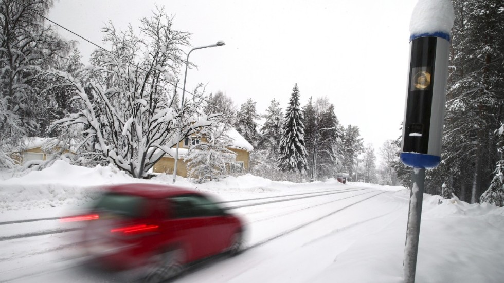 Lagom till nästa höst ska fartkamerorna längs väg 147 vara monterade och klara enligt Trafikverket.