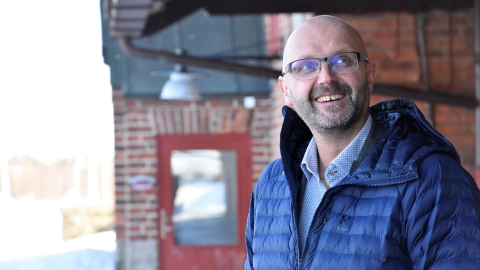Sven Tornberg (C) diskuterar planer på en hamn i kommunledningen.